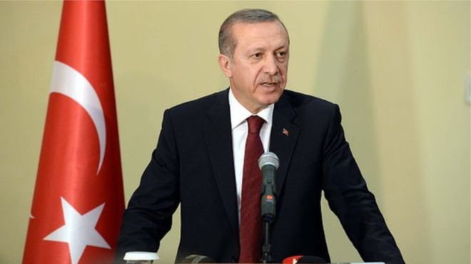 La Turquie accuse la France de soutenir des organisations terroristes en Syrie et en Libye
