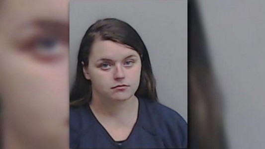 Elle laisse ses filles de 5 et 6 ans se faire violer pour de l&rsquo;argent : 30 ans de prison