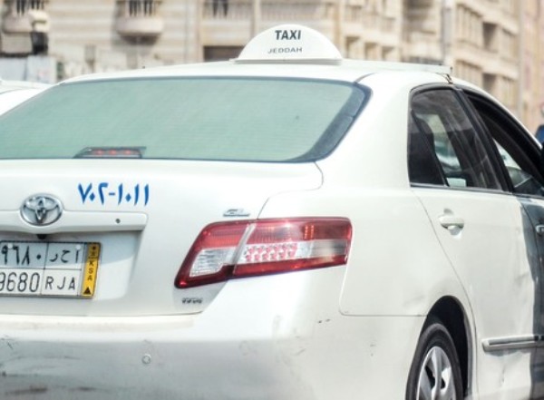 Arabie Saoudite: Un chauffeur de taxi transporte un garçon de six ans dans un taxi, puis le « décapite » avec un éclat de verre