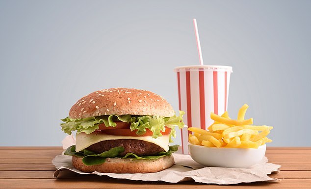 La consommation d&rsquo;aliments transformés tels que les hamburgers, les céréales sucrées et les pizzas augmente le risque de maladies mortelles