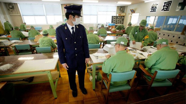 Pourquoi certains retraités japonais veulent aller en prison