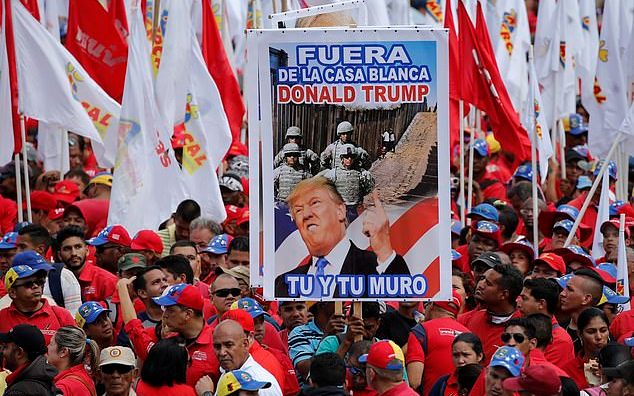 Les vénézuéliens sont descendus en masse dans la rue pour manifester contre la décision de Trump à l&rsquo;encontre de Maduro