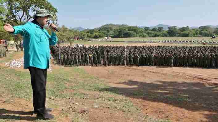 Maduro demande à l&rsquo;armée de se préparer à repousser l&rsquo;attaque américaine sur le Venezuela