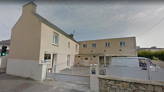 Deux personnes sont blessées dans une fusillade devant une mosquée en France