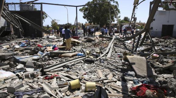 Au moins 53 africains sont morts lors des bombardements d&rsquo;un camp des migrants