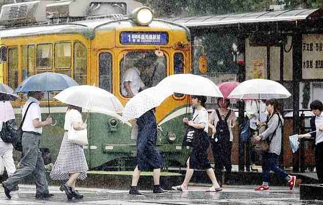 Toute la ville japonaise de 600 000 habitants est évacuée alors que la pluie suscite la crainte d&rsquo;un glissement de terrain