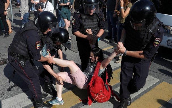 Plus de 600 personnes arrêtées à Moscou lors d&rsquo;une manifestation contre l&rsquo;exclusion de certains candidats de l&rsquo;opposition