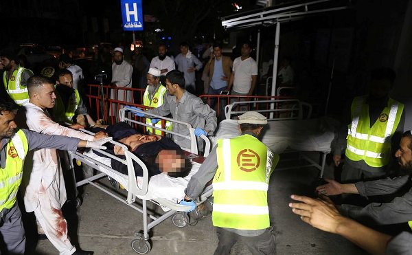 Un attentat-suicide à la bombe tue 63 personnes et en blesse 182 lors d&rsquo;une attaque sanglante lors d&rsquo;une grande fête de mariage à Kaboul