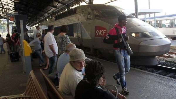 Complètement nυ, il crie «Allahu akbar» dans un train à Reims et provoque son évacuation