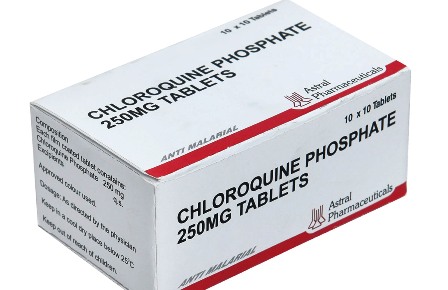 Hydroxychloroquine: L&rsquo;OMS suspend l&rsquo;essai clinique d&rsquo;un médicament présenté par Trump comme un « traitement contre le coronavirus » face aux craintes liées à la sécurité