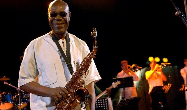 Le célèbre musicien de jazz Manu Dibango décède à l&rsquo;âge de 86 ans des suites d&rsquo;un coronavirus
