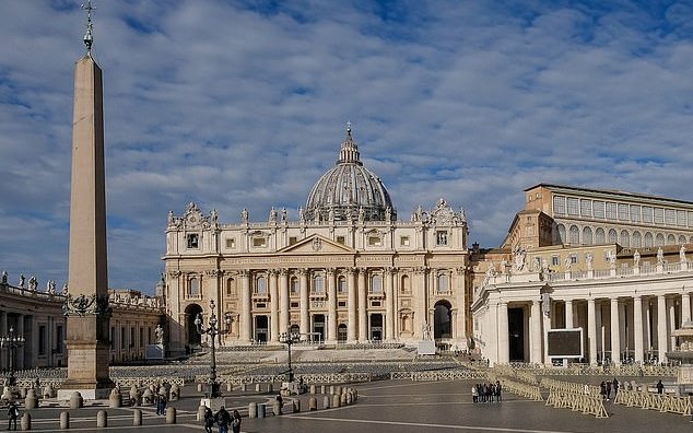 Le coronavirus est entré dans la cité de Dieu, le Vatican