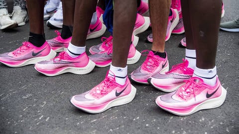 Les coronavirus peuvent survivre sur des chaussures jusqu&rsquo;à cinq jours, préviennent les spécialistes des maladies