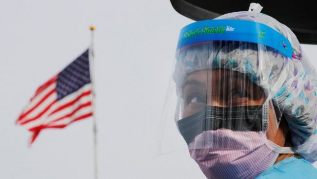 Les cas de coronavirus aux États-Unis doublent en cinq jours, tandis que le taux de mortalité monte en flèche