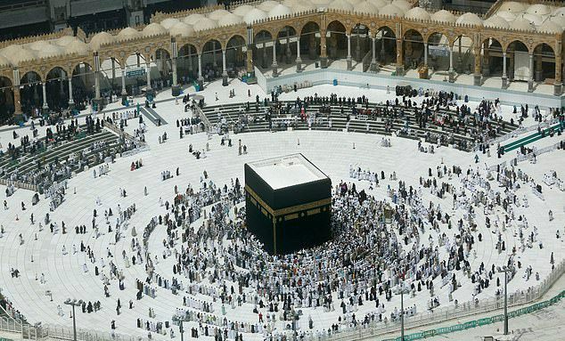 L&rsquo;Arabie saoudite suspend le pèlerinage de la Oumra toute l&rsquo;année pour empêcher la propagation du coronavirus aux sites islamiques sacrés