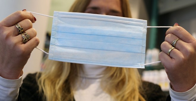 Coronavirus: le port de masques chirurgicaux peut réduire de 75% la propagation du COVID-19, selon une étude