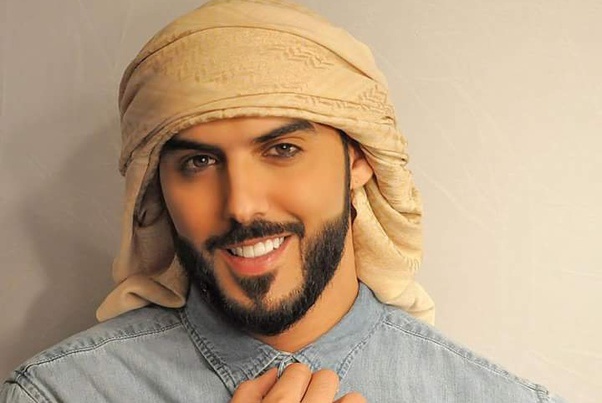 Omar Borkan Al Gala, l&rsquo;homme expulsé de l&rsquo;Arabie Saoudite car « trop beau » aux yeux des femmes