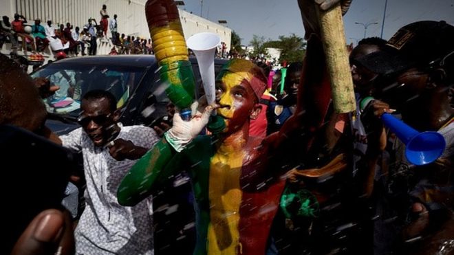Des milliers de manifestants appellent à la démission du président du Mali